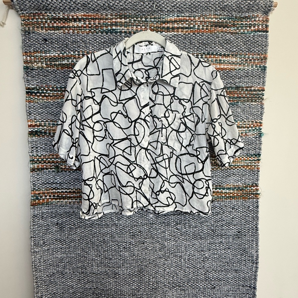 Astr Monochrome Boxy Crop Buttondown